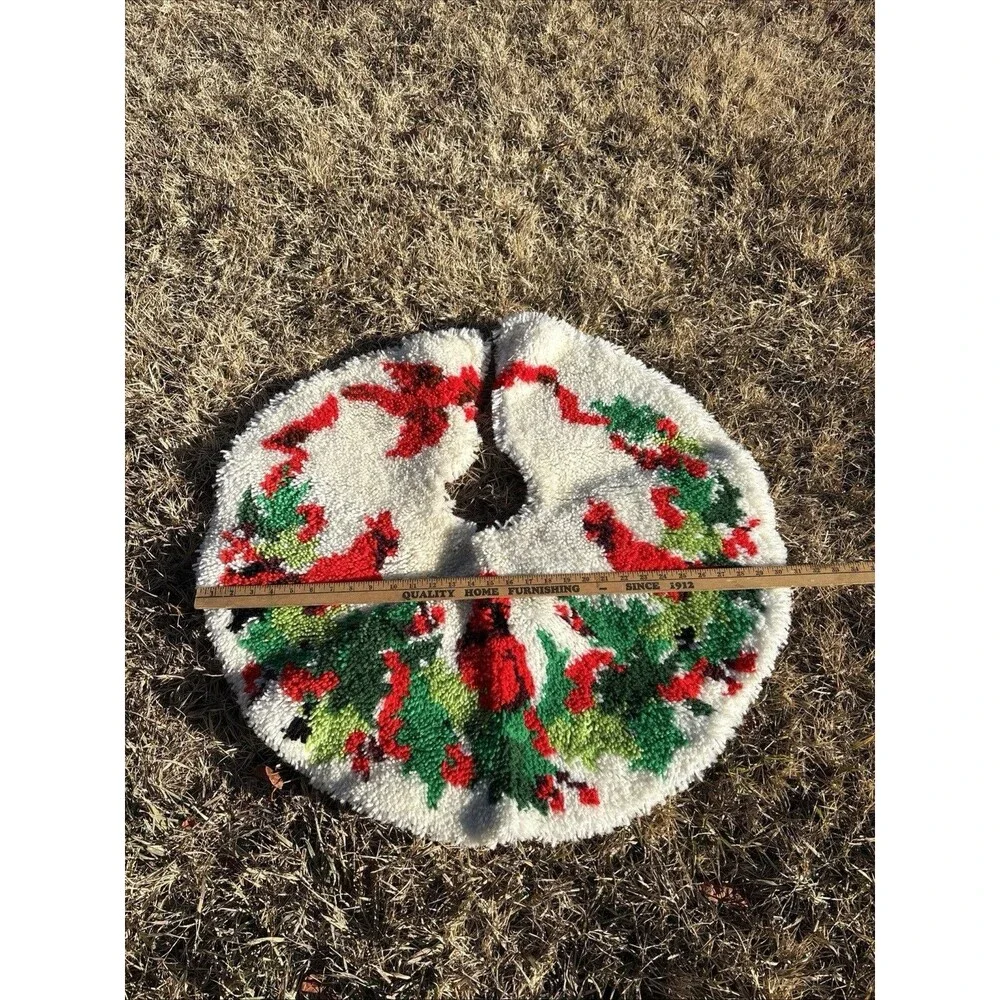 WonderArt 4591 Cardinal BIRD Latch Hook Tree Skirt Xmas FINISHED Holiday 33”